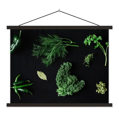 Produktbild von MuchoWow® Textilposter Gewürze und Kräuter auf schwarzem Hintergrund 60x45 cm mit schwarzem Rahmen - Poster Schlafzimmer