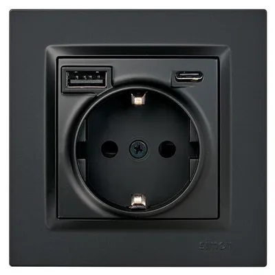 Produktbild von Schuko-Steckdose mit 2 USB-A- und 2 USB-C-Anschlüssen in mattem Schwarz