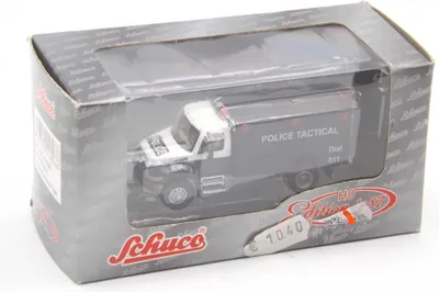 Produktbild von Schuco 21806 International "Police Tractial" van 1:87 in