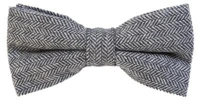 Produktbild von DonDon Herren Fliege 12 x 6 cm Fischgrät-Muster gebunden und stufenlos justierbar aus Baumwolle im Tweed Style grau