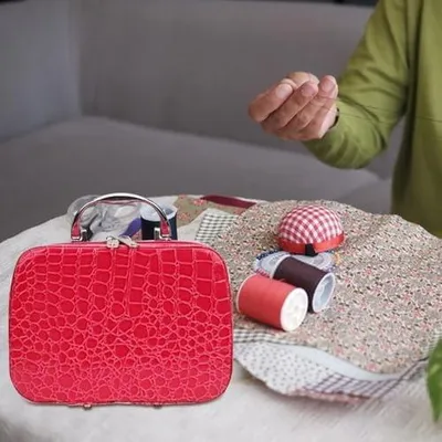 Produktbild von Handnäh-Set mit Nadeleinfädler und mehreren Schlitzen | Zubehör für Näharbeiten