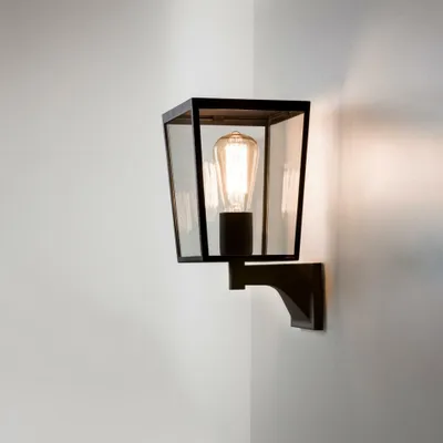 Obrázek produktu pro ASTRO Farringdon venkovní nástěnné svítidlo E27 černá, IP44, 60W, design