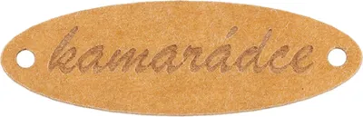 Zdjęcie produktu dla Naszywka „KAMARÁDCE” papierowa – zestaw 6 szt. - 40x13 mm - brązowa