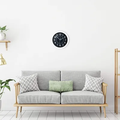 Produktbild von Relaxdays Wanduhr rund, Ø 20cm, Kleine Uhr zum Aufhängen, Klassisches Design, batteriebetrieben, Sekundenzeiger, Weiß