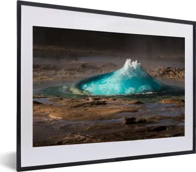 Produktbild von MuchoWow® MuchoWow® Gerahmtes Poster Vor der Explosion des Geysirs im europäischen Island 40x30 cm - Poster mit zchwarzem Bilderrahmen - Bilderrahmen - Poster im Rahmen