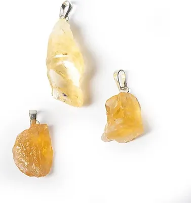 Produktbild von Roher Citrin (gebrannter Amethyst) Edelsteinanhänger – Packung mit 3 Stück – ±2,5–4 cm