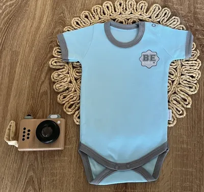 Productafbeelding van Babyrompertjes, korte mouwen, Mamatti, met knoopsluiting aan de hals, Dino park - blauw