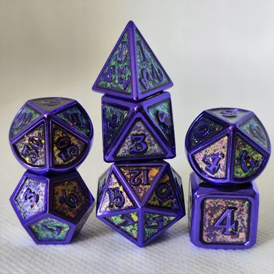 Produktbild von 7 Metall Würfel Set Lila Holografisch Glitzernd Hochwertig