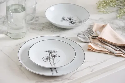 18-teiliges Porzellan-Service für 6 Personen, Blumenmuster