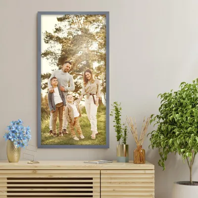 Produktbild von MG Design Bilderrahmen 35 x 80 cm - Posterrahmen mit Grau Holzrahmen (Echtholz) und bruchsicherem Acrylglas, Hoch & Quer mit stabiler Wandaufhängung