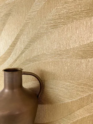 Produktbild von NEWROOM Tapete Gold Vliestapete Wellen - Glanztapete Glamour Metallic Linien Struktur Mustertapete Modern Streifentapete