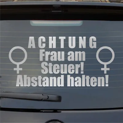 Produktbild von Heckscheibenaufkleber ACHTUNG Frau am Steuer Abstand halten 55x40 cm Silber Auto Aufkleber Sticker