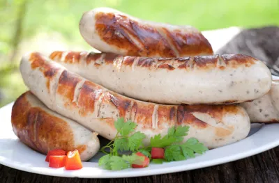 Produktbild von Jochen Schweizer Bratwurst-Seminar mit Menü bei Nürnberg; Erlebnis verschenken oder selbst erleben;  Gutschein gültig für 1 Person Gruppengröße: 4-12 Personen