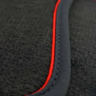 Produktbild von Fußmatten passend für Opel Astra J alle Premium Velours Innenraum Matten 4er Set Schwarz, Rot