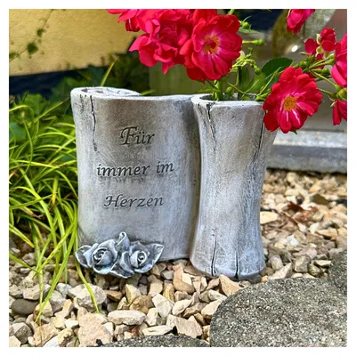 Produktbild von Radami Grabvase Für immer im Herzen, Polyresin Grau, Antik, Schriftrolle, ca. 13 cm H x 15,5 cm B x 7 cm T, Vase Außen-Ø 7 cm, Grabdeko