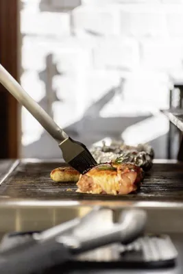 Image de Brosse à barbecue en silicone noire, résistante à la chaleur, 43 cm de long, acier inoxydable