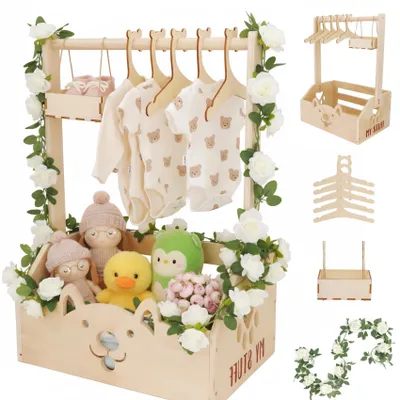 Produktbild von Babygeschenkkorb mit Griff, Kleiderbügel, Girlande und Schublade, weiße Holzkiste, für Neugeborene