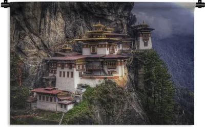 Produktbild von MuchoWow® Wandteppich Wandbehang Buddhistischer Tempel auf einem Berg in Bhutan 90x60 cm Tapisserie Dekoration Wandtuch - Wandskulpturen - Bildteppich