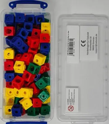 Obrázek produktu pro 100 zásuvných kostek 4 barevné 1,7 cm v krabici