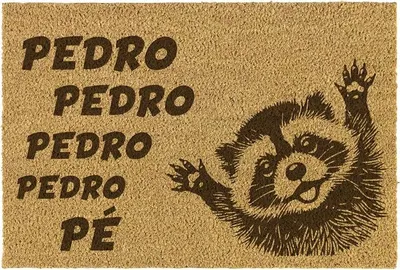 Zdjęcie produktu dla Śmieszna Wycieraczka z Kokosu „PEDRO PEDRO PEDRO PE” – Antypoślizgowa Mata z Szopem do Przedpokoju i Wejścia