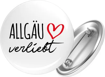 Produktbild von Huuraa Button Allgäu verliebt 25mm rund mit Sicherheitsnadel Ansteckbutton Geschenkidee