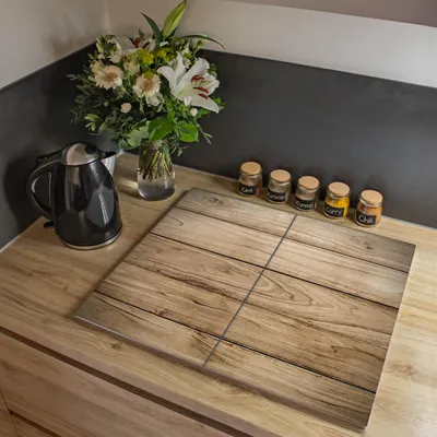 Produktbild von banjado Herdabdeckplatte zweiteilig je 30x52cm groß mit Gummi Abstandshalter, ESG Sicherheitsglas mit Motiv Holzplanken [HAP2 11546]