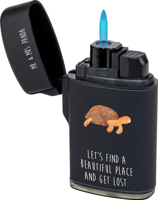 Produktbild von Mr. & Mrs. Panda sturmfeuerzeug Schildkröte Marschieren - Schwarz - Geschenk, Abenteuer, anzünder, Schildkröten, Inspiration, Gasfeuerzeug, Meer, Motivation, Feuerzeuge