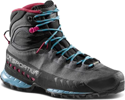 Schwarze Wanderschuhe für Damen von La Sportiva; Modell TXS Woman GTX; mit bunten Schnürsenkeln und robustem Profil.