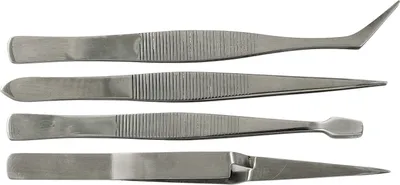 Produktbild von Präzisions-Pinzetten-Set 4-teilig für Feinarbeiten, Modellbau & Schmuckherstellung mit Aufbewahrungstasche
