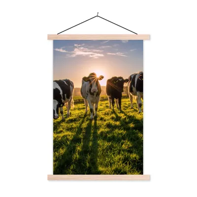 Produktbild von MuchoWow® Textilposter Kühe - Sonne - Gras - Tiere - Bauernhof 60x90 cm mit holzfarbenen Rahmen - Textil