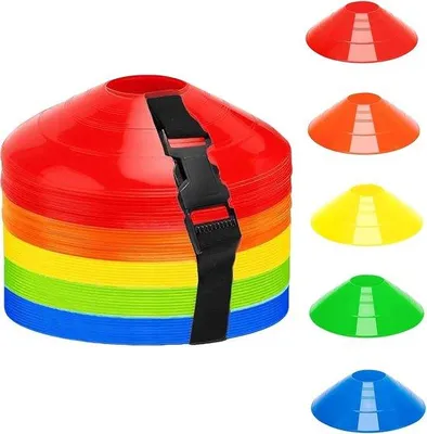 Productafbeelding van 100 stuks voetbalpetjes, 5 kleuren markeringshoedjes voetbal set met riem, ronde trainingshoedjes voetbal trainingskegel voor voetbal en atletiek