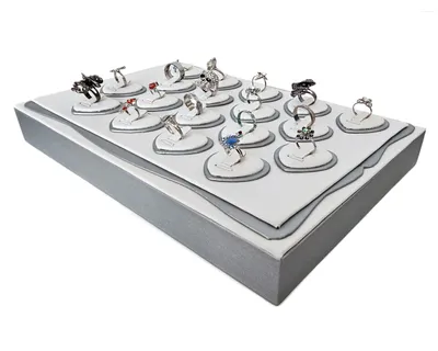 Produktbild von Vorlagebrett Schmucklade mit 18 Ringträger in Herzform und 18 Haken Kunstleder weiss/silber