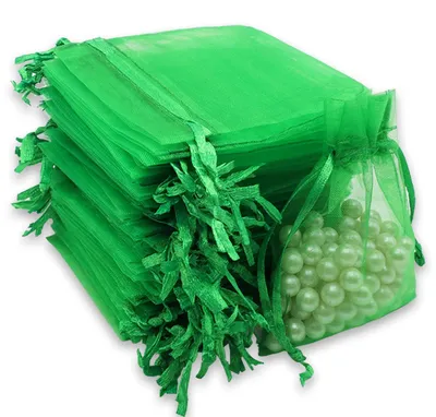 Produktbild von 100 dunkelgrüne Organzasäckchen, Geschenkverpackung, 7 x 9 cm