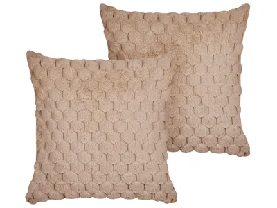 Produktbild von BELIANI Set aus 2 Streukissen Sand beige Kunstfell 43 x 43 cm Flauschiges Wabenkissen mit geometrischem Muster abnehmbarer Bezug mit Füllung