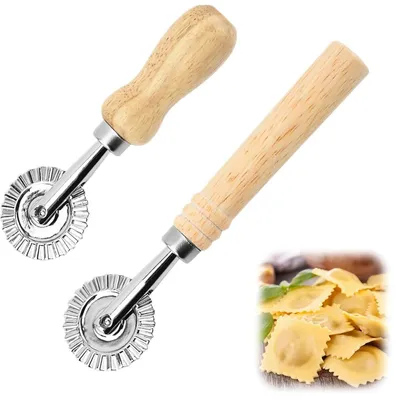 Produktbild von Gezähnter Teigschneider - Mit Holzgriff - Zum Schneiden von Teigwaren - 2 Stück