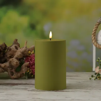 LED Stumpenkerze MIA - Kunststoff - 3D Flamme - H: 15cm - D: 10cm - für Außen - olivgrün