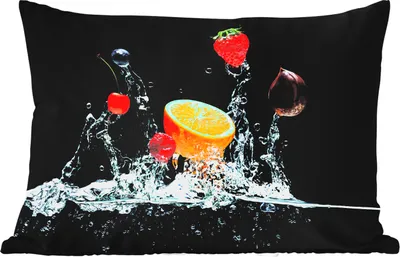 Produktbild von MuchoWow® Outdoor Kissen - Wasser - Obst - Orange - Erdbeere - Kirsche - Schwarz - 60x40 cm - Wetterfest - Lounge Kissen - Zierkissen - Kissen für Innenräume