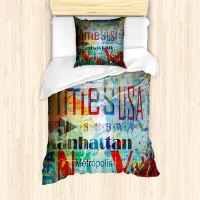 Produktbild von ABAKUHAUS New York Bettbezug Set, Grunge Collage der Wörter amerikanische Kultur-Land-Metropole-modernes städtisches Design, 135 x 200 cm + 80 x 80 cm, Mehrfarbig