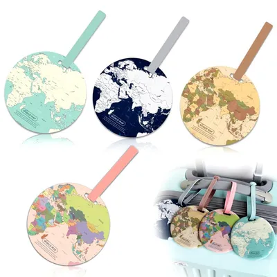Immagine prodotto di Portachiavi da valigia, set da 4 pezzi, design con mappe del mondo, realizzati in PVC, ideali per bagagli, zaini e borse da viaggio