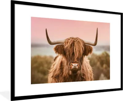Produktbild von MuchoWow® Gerahmtes Poster Kuh - Schottischer Highlander - Tier 90x60 cm - Poster mit Schwarzem Bilderrahmen Wandposter Rahmen Foto Bilder - Wanddekoration - Fotos