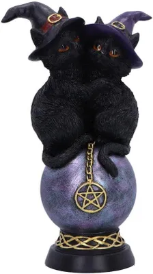Productafbeelding van Hier is de Orbuculum Kattenheksen Kat Ornament - Harsfiguur, twee katten met toverhoeden, kristallen bol, mystieke decoratie voor kattenliefhebbers