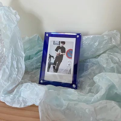 Zdjęcie produktu dla 3-calowa akrylowa ramka na zdjęcia w kolorze fioletowym Fujifilm Polaroid Instax