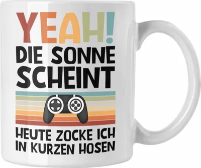 Produktbild von Trendation - Gamer Tasse Geschenk Jungen Zocker Mitbringsel Männer Zocken Gaming Geschenkideen PC Kinder Zubehör Spruch Lustig Zocken In Kurzen Hosen (Weiß)