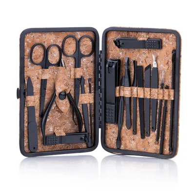 Produktbild von Set mit 18 Kosmetik-Accessoires für Maniküre, Pediküre und Gesichtsbehandlungen im Korketui - CC042