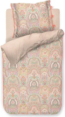 Pip Studio Bettwäsche Jabali Flower Coral als Set mit Kissen- und Deckenbezug in Wendeoptik auf weißem Hintergrund