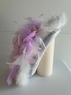Produktbild von N5-57-58 weiß mit Silberborte und rosa-flieder-weißer Boa mit Glitzerfäden Kinder-Damen-Herren Funkenhut Gr.57-58