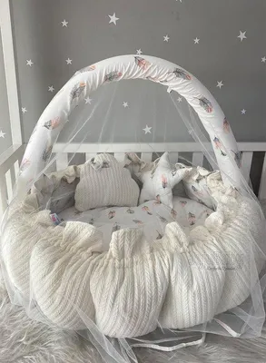 Produktbild von Jaju Baby Spielmatte mit Kissen und Moskitonetz 120 x 120 cm Weiß Federmuster