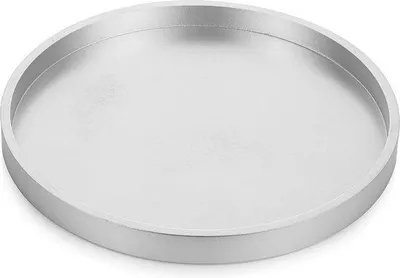 Zdjęcie produktu dla Okrągła drewniana taca 30 cm w stylu rustykalnym, z dekoracją w kolorze srebrnym