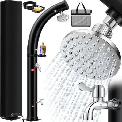 Produktbild von Kesser Solardusche Pooldusche, Regenduschkopf, Metall-Duschablage, Schutzhaube, Wasserhahn, Gartenschlauch-Anschluss, max. 60°C, Bogen, verchromter Kunststoff, Höhe 215 cm, Duschkopf Ø 15 cm, Montageplatte 15x28 cm