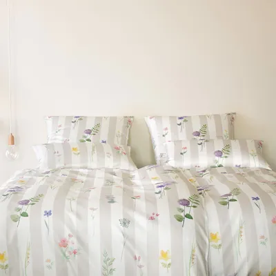 Produktbild von elegante Mako-Satin-Bettwäsche-Garnitur Flowerstripe Farbe Natur Größe 240x220+2x40x80
